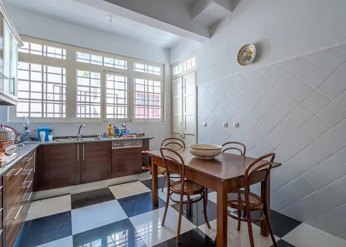 Francisco's בית אירוח