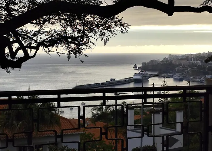 Francisco's בית אירוח *