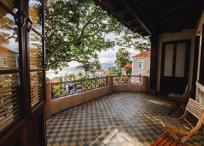 Francisco's בית אירוח *