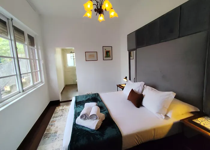 Francisco's בית אירוח